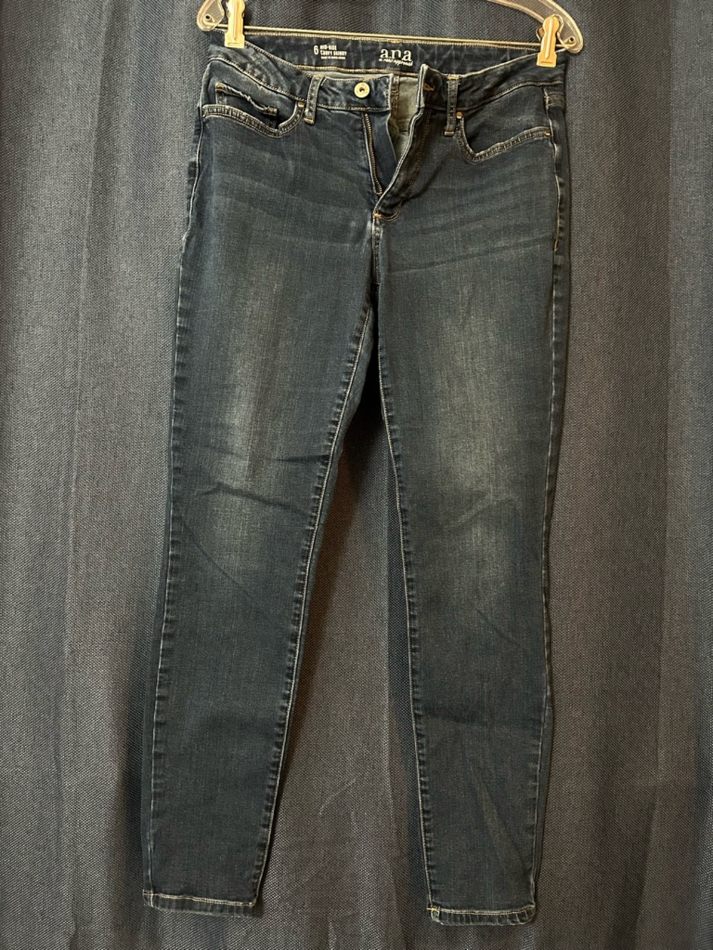 a.n.a Women's Skinny Jeans in Dark Blue Wash